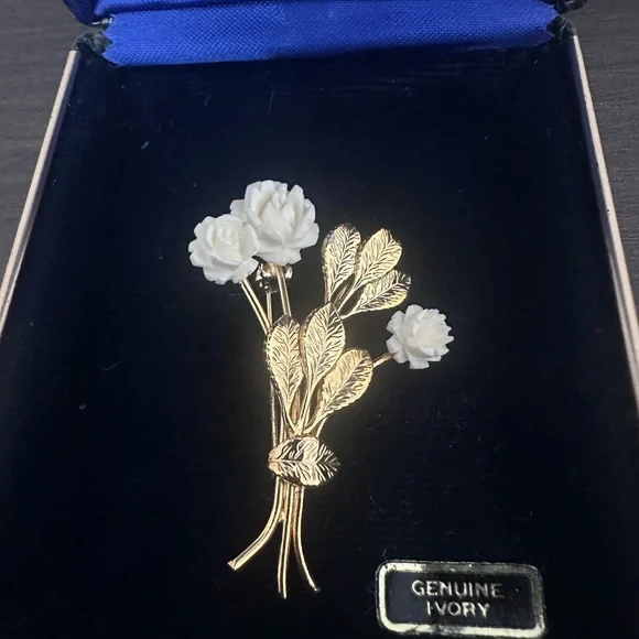 Vintage Gold and White Floral Brooch by Vintage - Picture 4 of 8